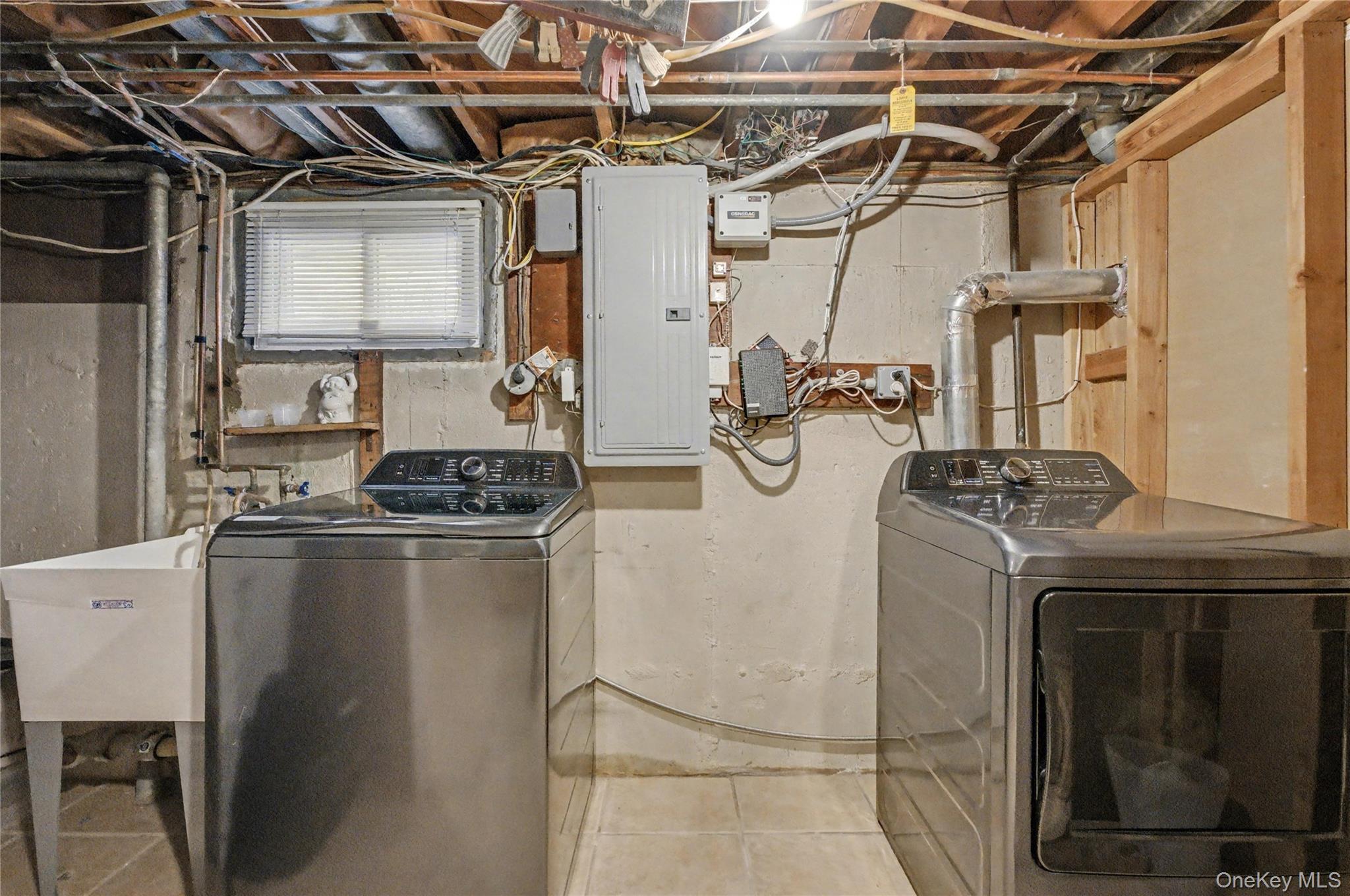Single Family Richfield Street Nassau County, NY 11803, MLS-968012-32
