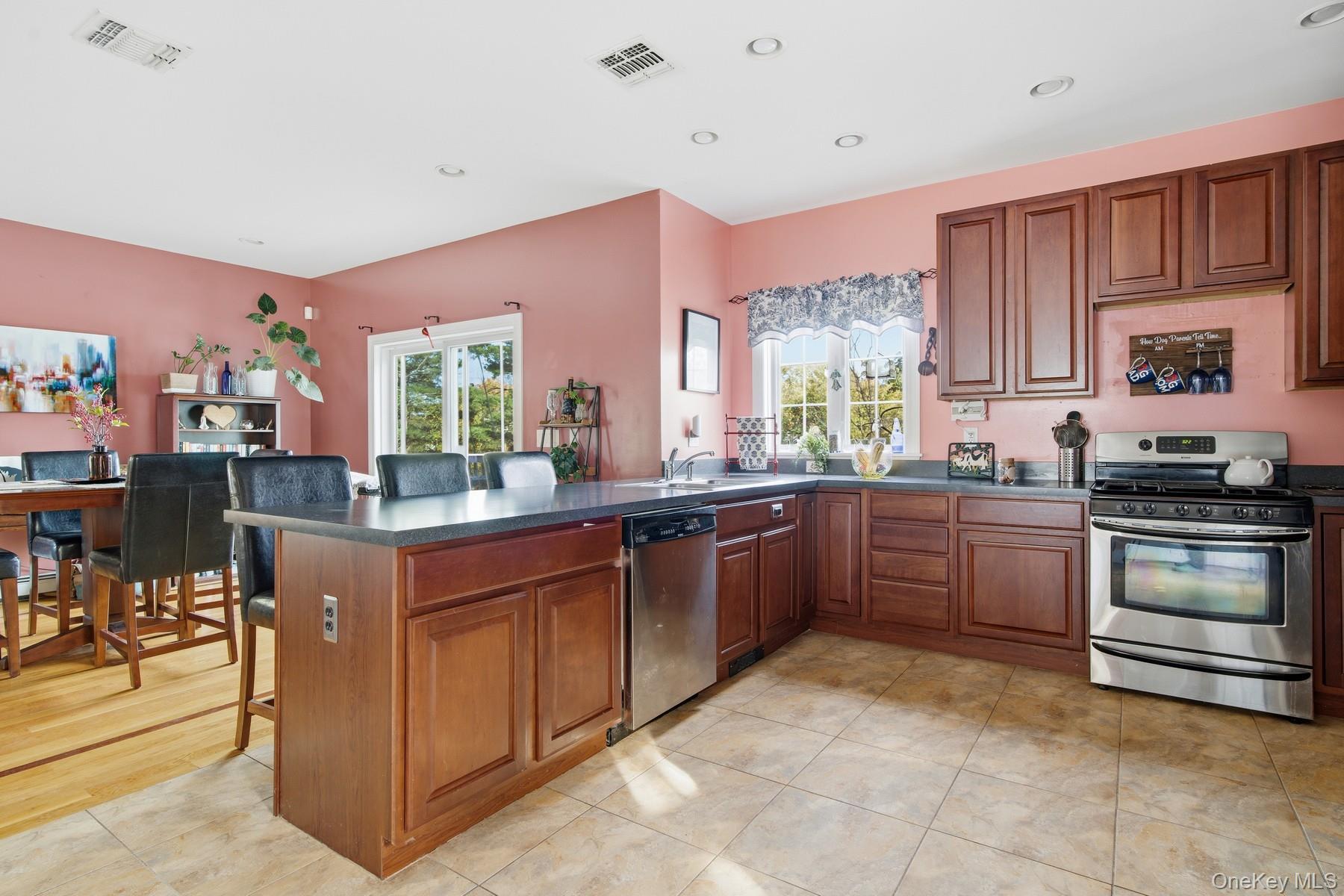 Single Family Hewitt  Rockland County, NY 10923, MLS-968057-9