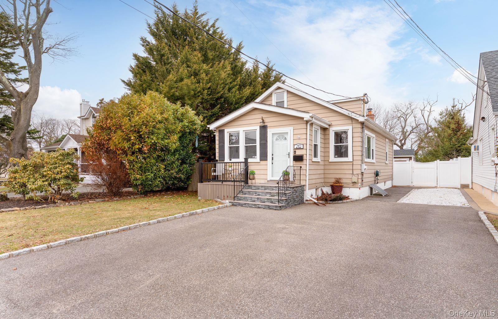 Single Family 10th  Suffolk County, NY 11704, MLS-968069-17