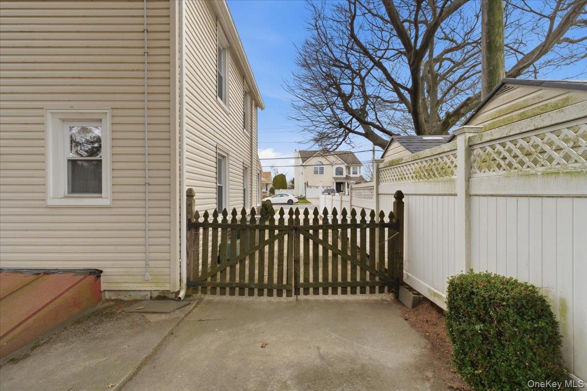 Single Family Washington  Nassau County, NY 11783, MLS-968082-24