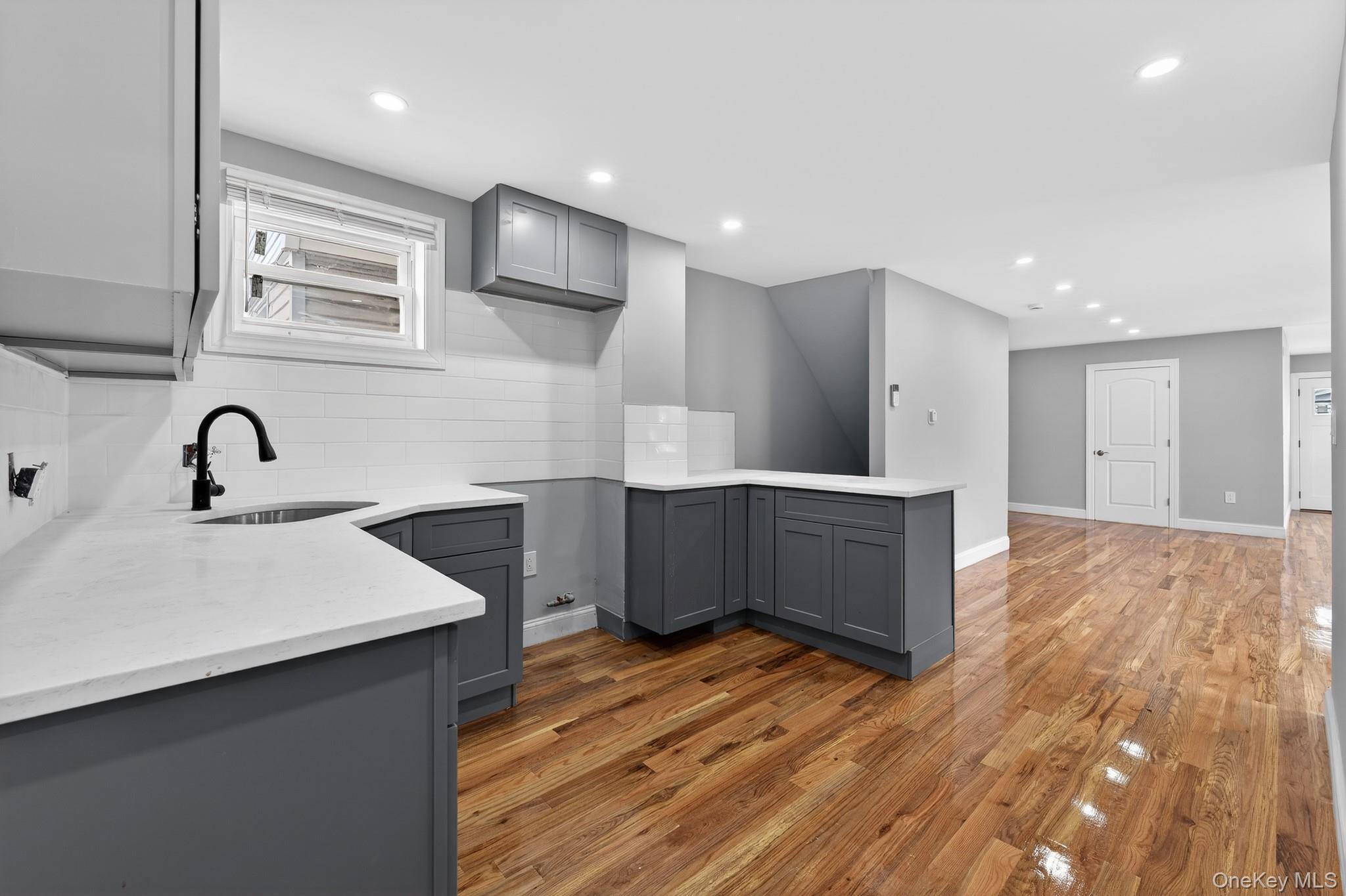 Single Family Liverpool  Queens, NY 11435, MLS-968104-3