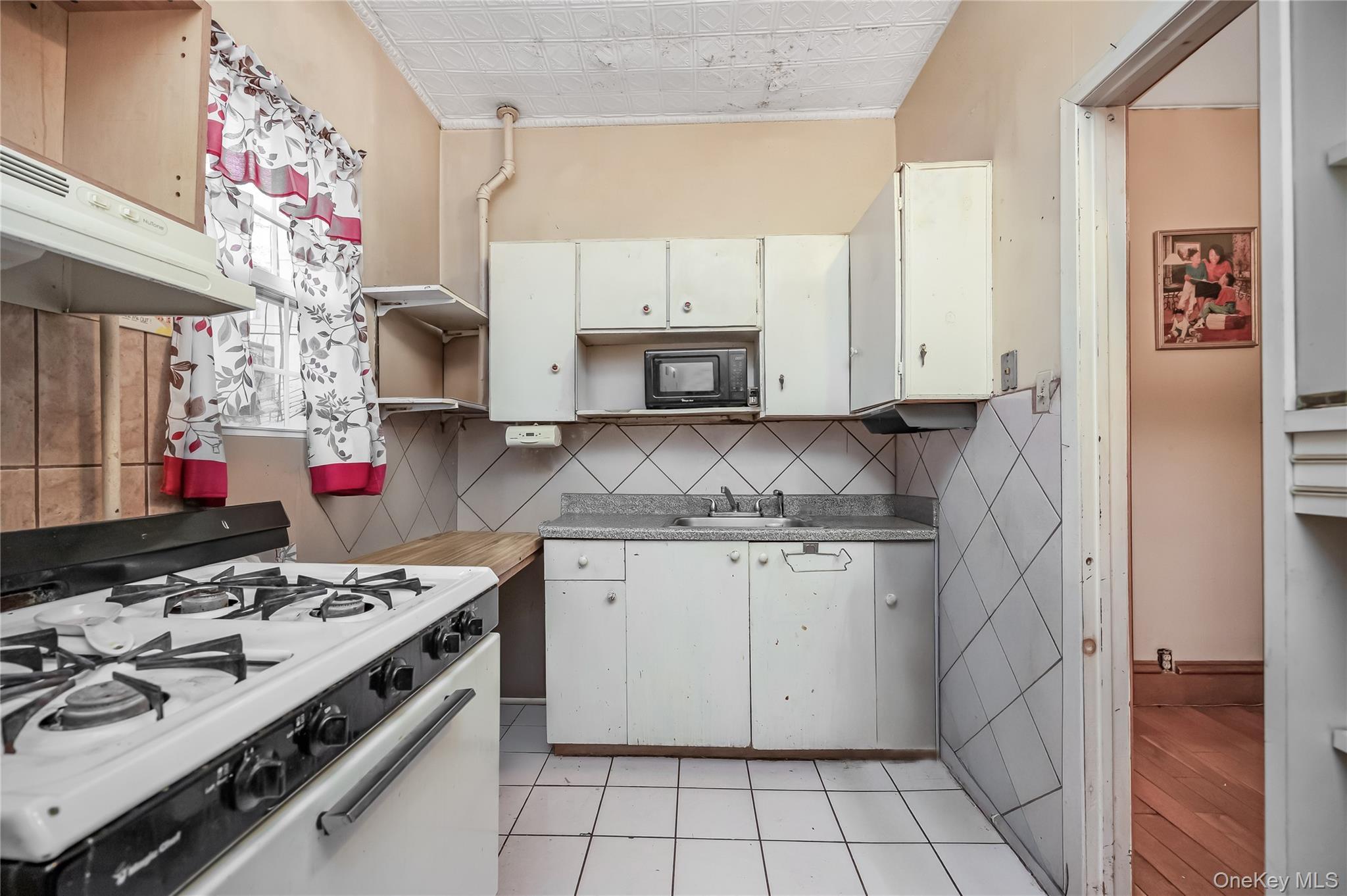 Single Family Lafayette Brooklyn, NY 11238, MLS-968117-3