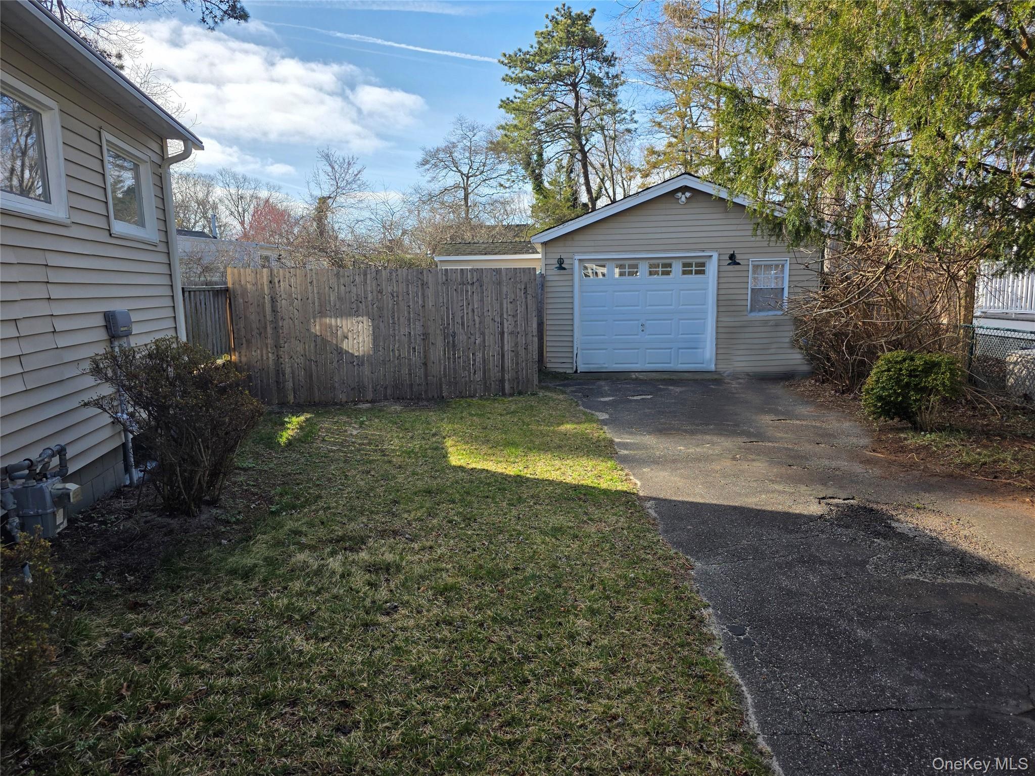 Single Family Lincoln  Suffolk County, NY 11946, MLS-968169-4