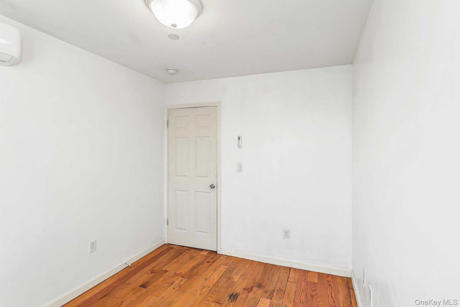 Condo Prince  Queens, NY 11354, MLS-968193-11