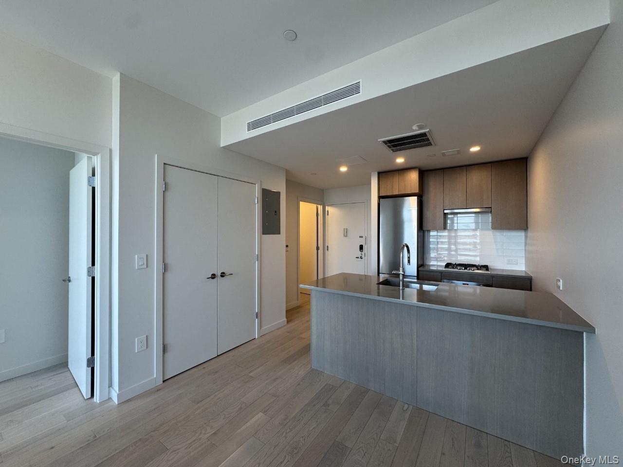 Condo 40th  Queens, NY 11354, MLS-968313-16