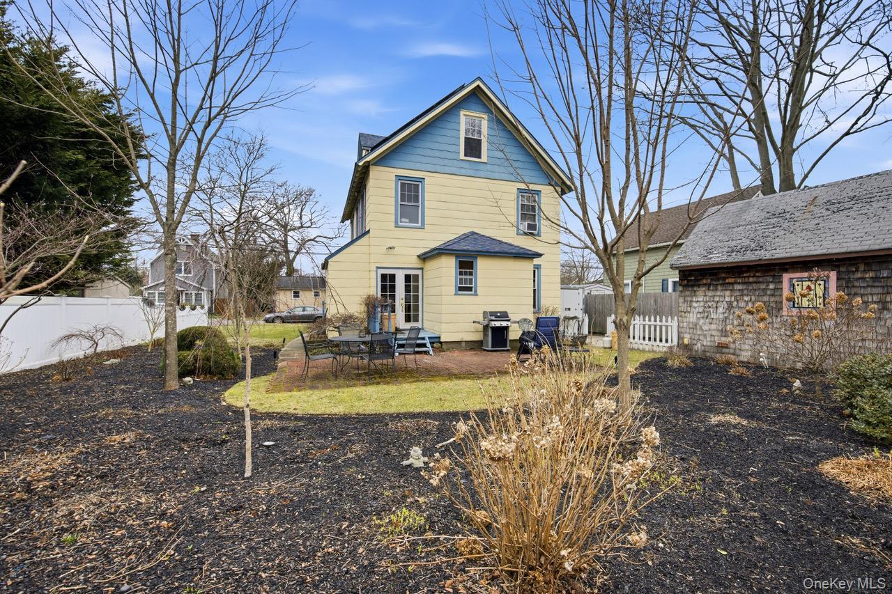 Single Family Smith  Suffolk County, NY 11751, MLS-968322-25