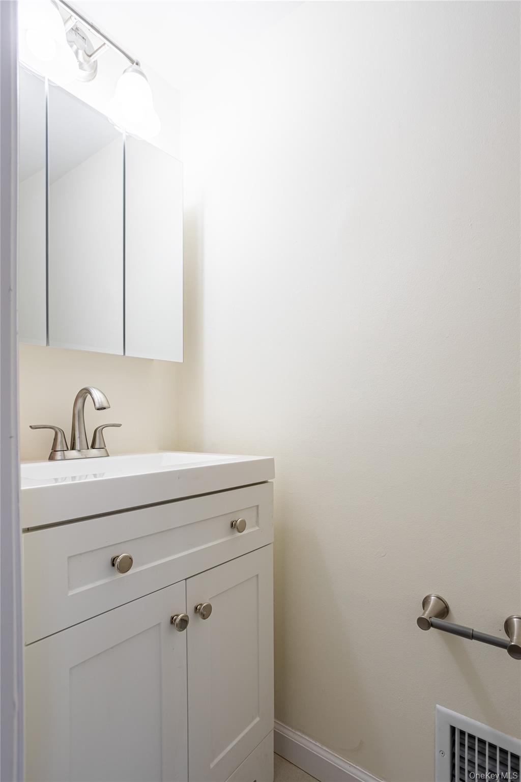 Condo Ilyssa  Staten Island, NY 10312, MLS-968329-12