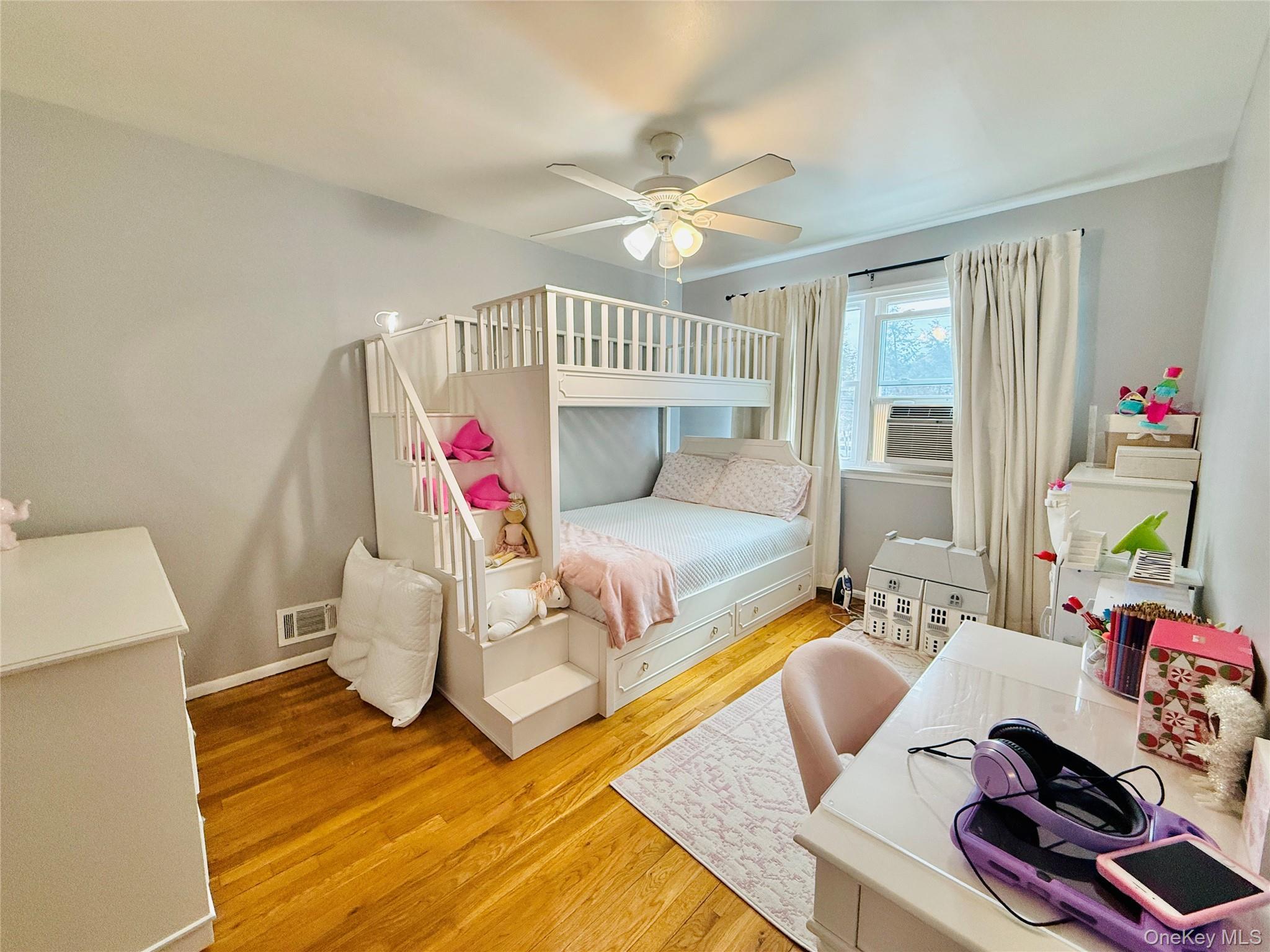 Single Family Waring  Bronx, NY 10469, MLS-968346-17