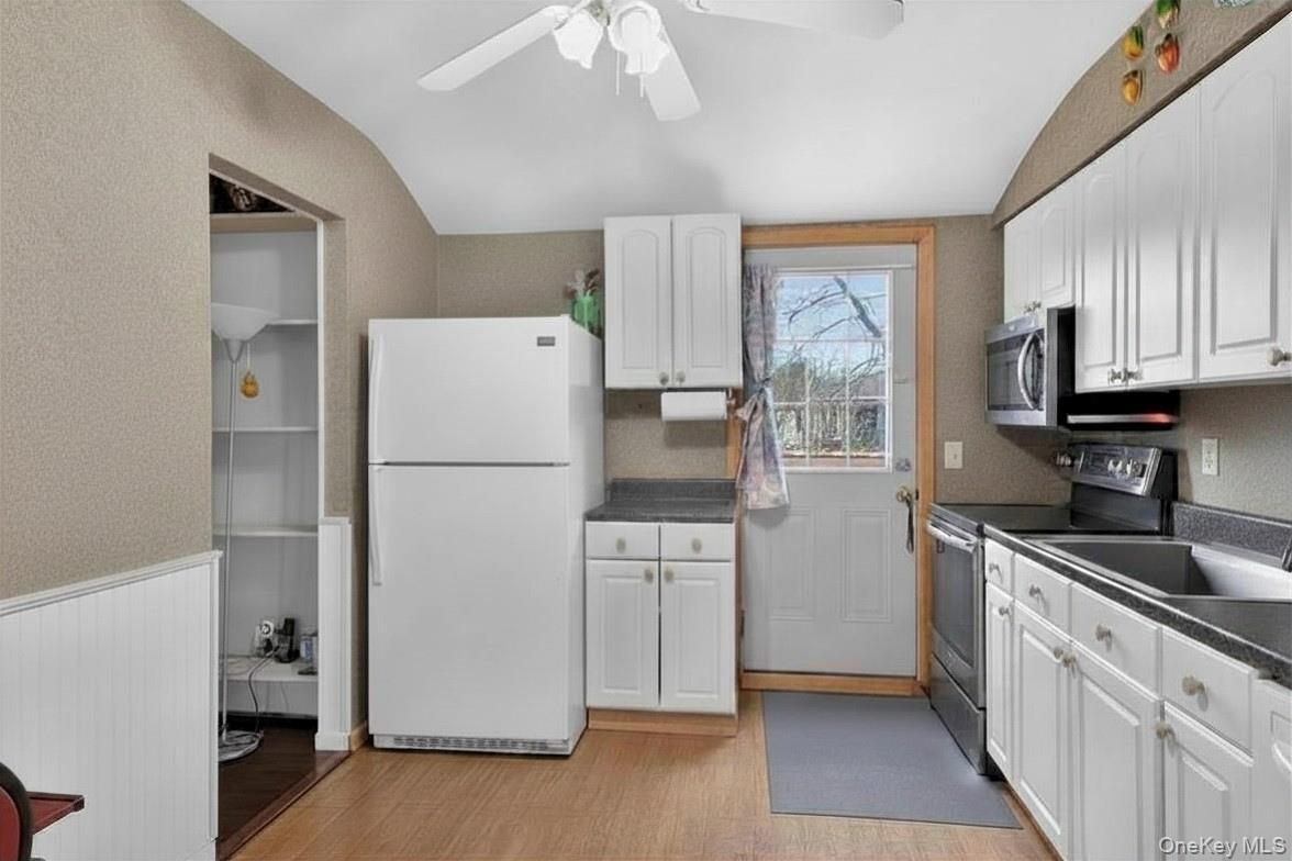 Single Family Kings  Suffolk County, NY 11757, MLS-968372-5