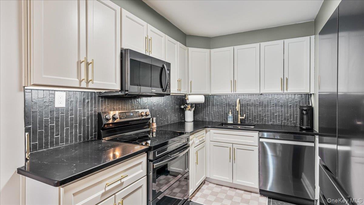 Coop 166th  Queens, NY 11357, MLS-968491-9