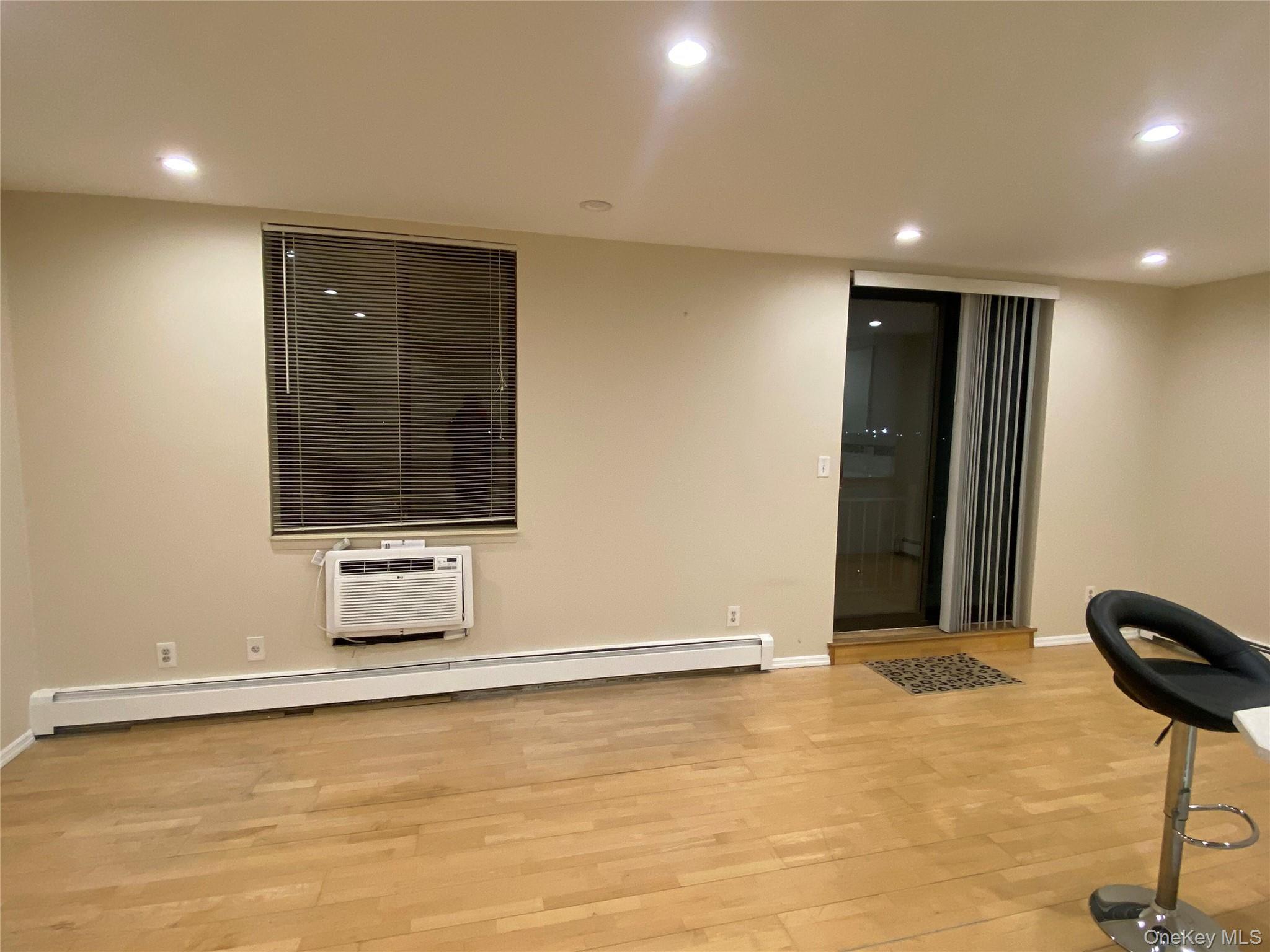 Condo Maple Ave  Queens, NY 11355, MLS-968514-6