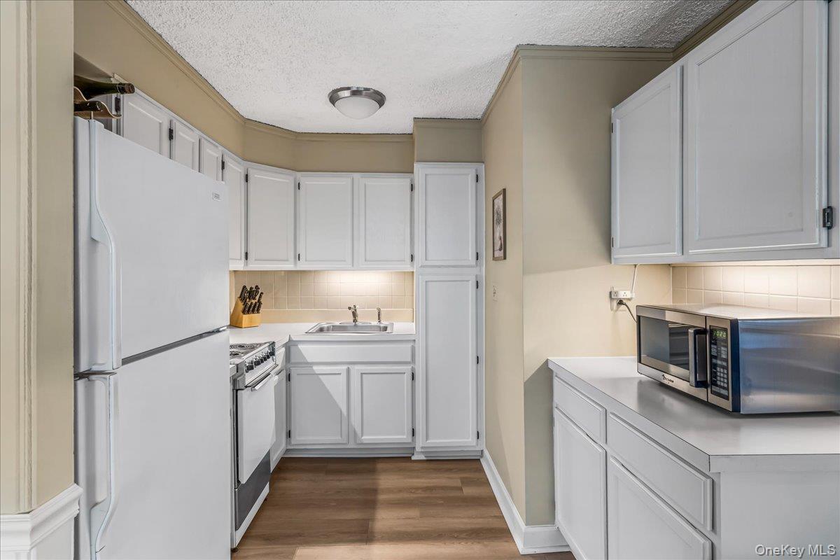 Coop 166th  Queens, NY 11357, MLS-968532-10