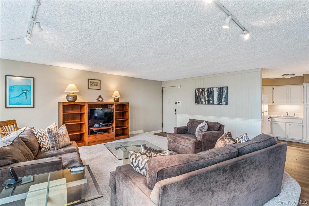 Coop 166th  Queens, NY 11357, MLS-968532-5