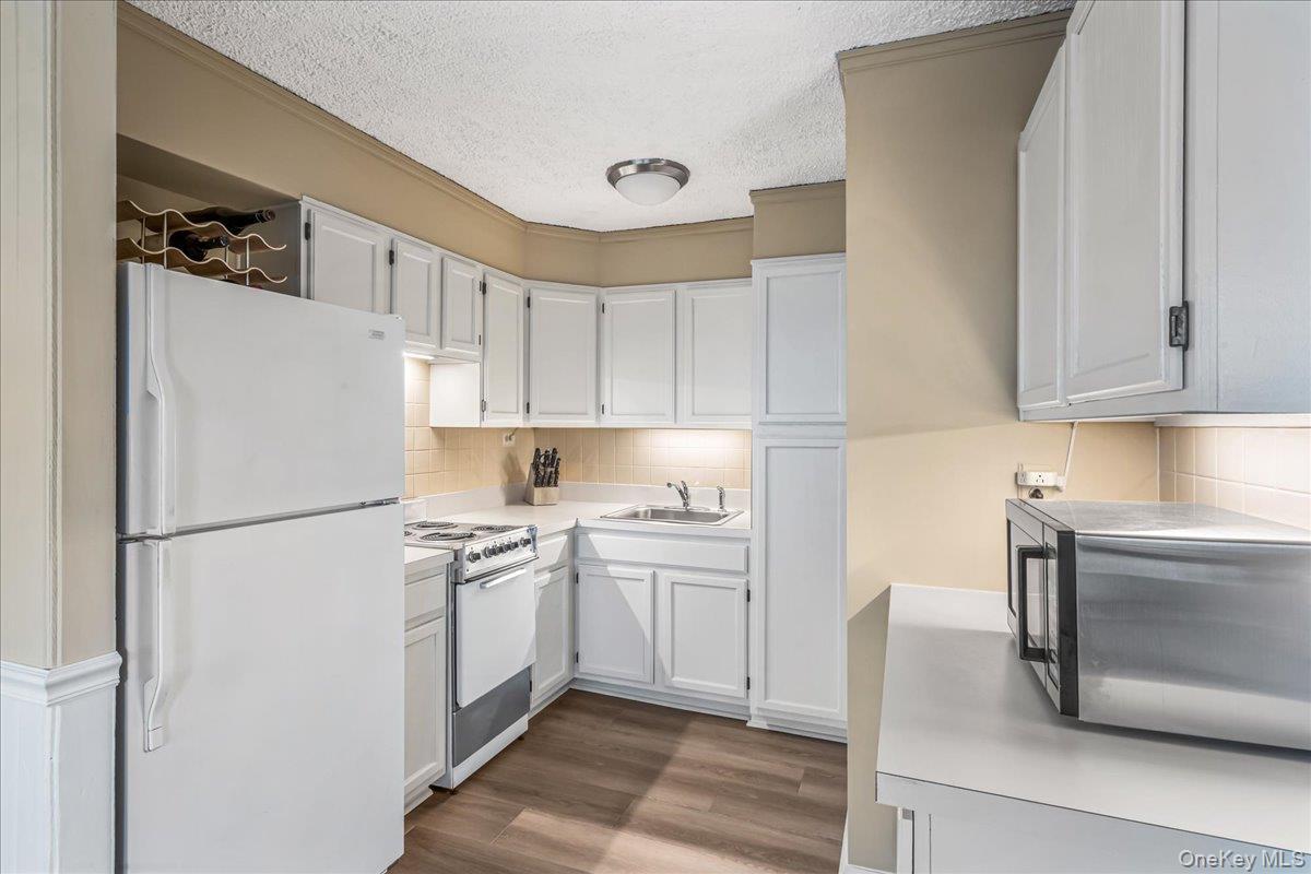 Coop 166th  Queens, NY 11357, MLS-968532-9