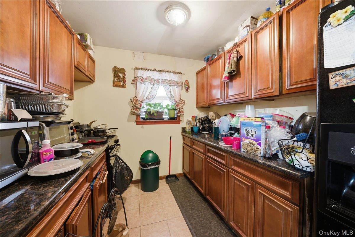 Single Family Laconia Bronx, NY 10469, MLS-968653-11