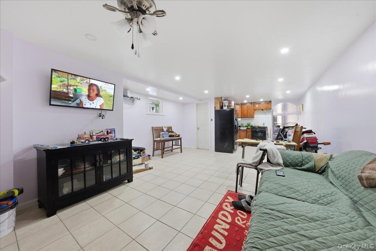 Single Family Laconia Bronx, NY 10469, MLS-968653-17