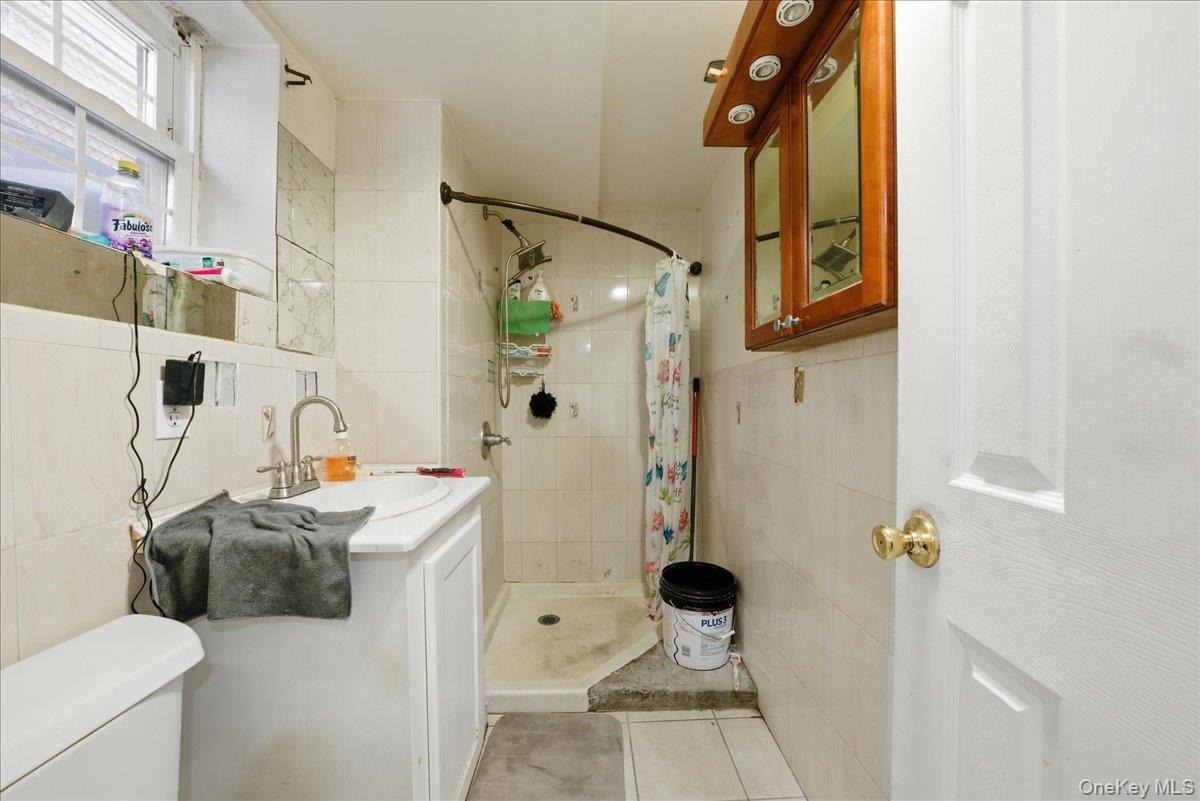 Single Family Laconia Bronx, NY 10469, MLS-968653-18