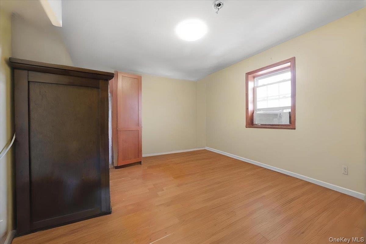 Single Family Laconia Bronx, NY 10469, MLS-968653-19