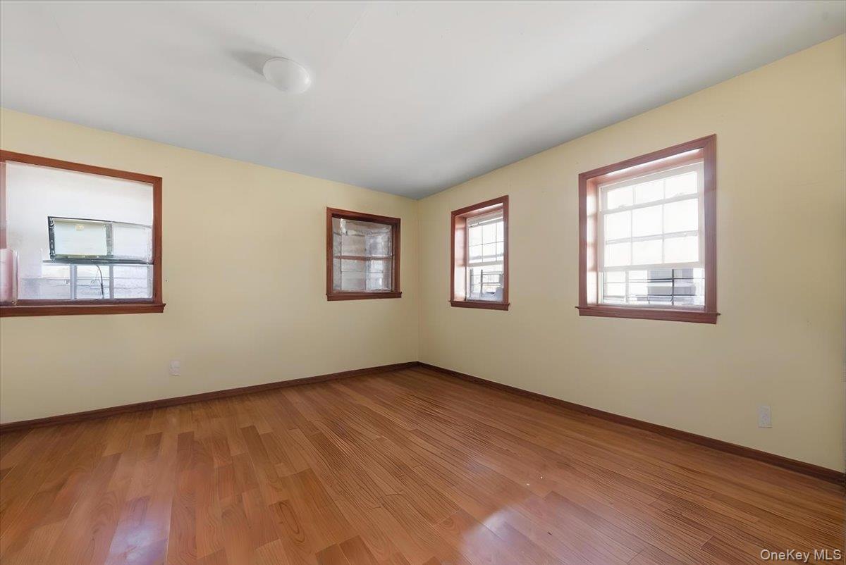 Single Family Laconia Bronx, NY 10469, MLS-968653-22