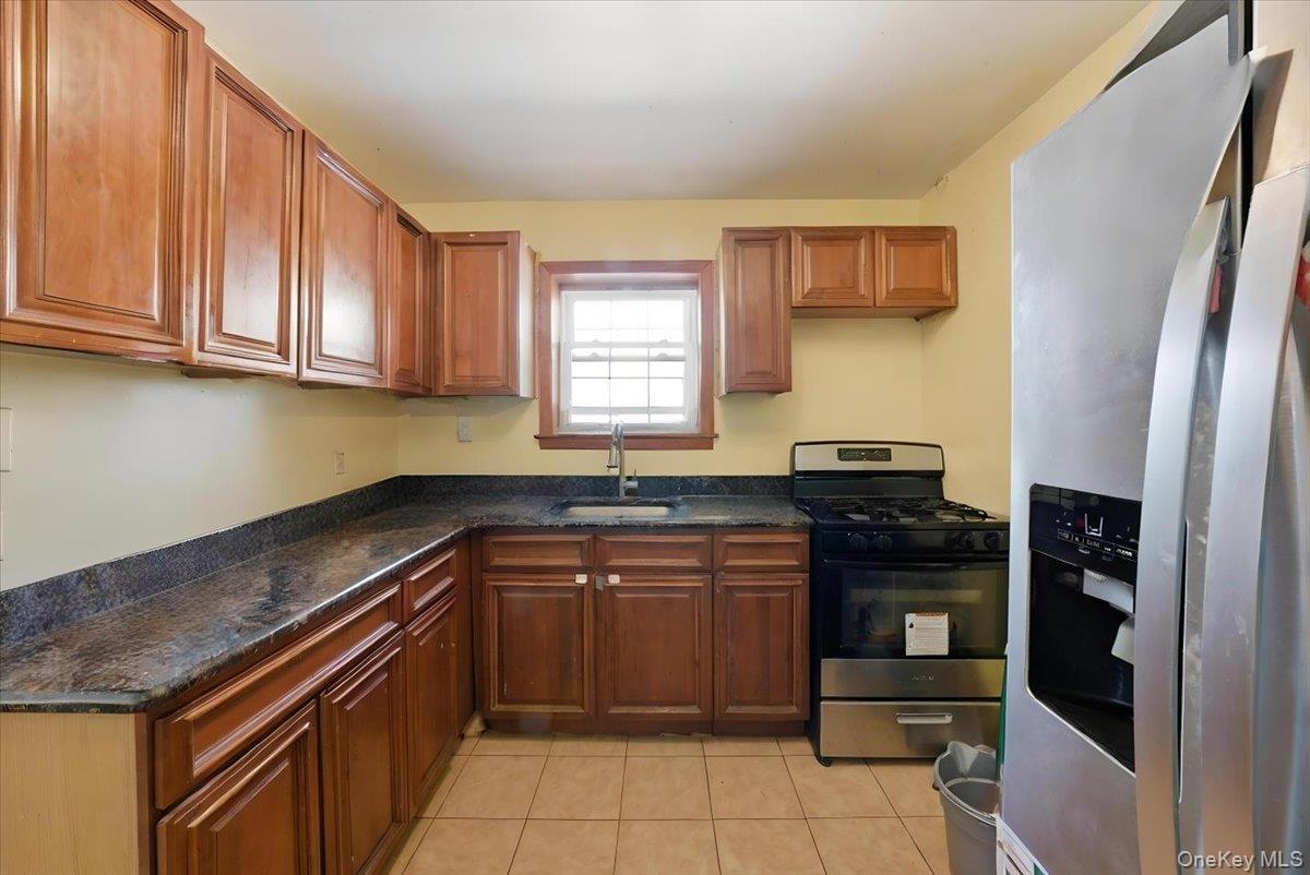 Single Family Laconia Bronx, NY 10469, MLS-968653-24