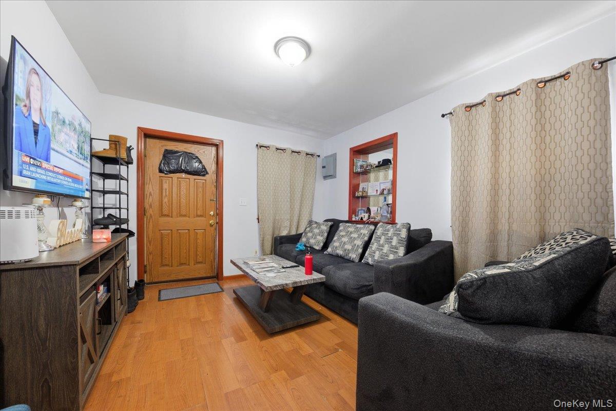 Single Family Laconia Bronx, NY 10469, MLS-968653-3