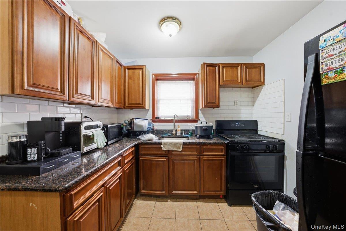 Single Family Laconia Bronx, NY 10469, MLS-968653-7