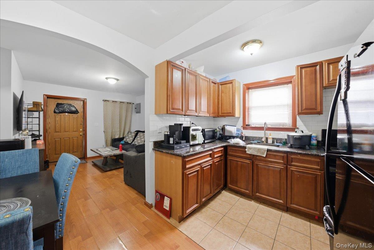 Single Family Laconia Bronx, NY 10469, MLS-968653-8