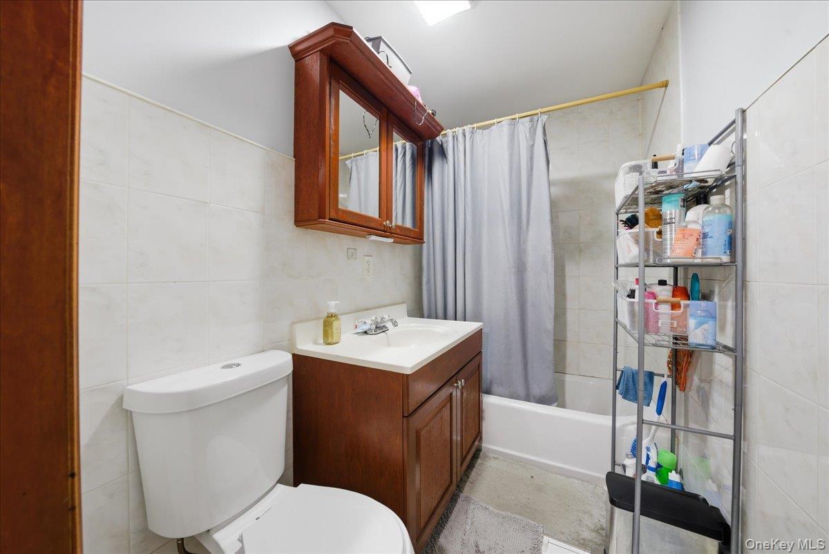 Single Family Laconia Bronx, NY 10469, MLS-968653-9