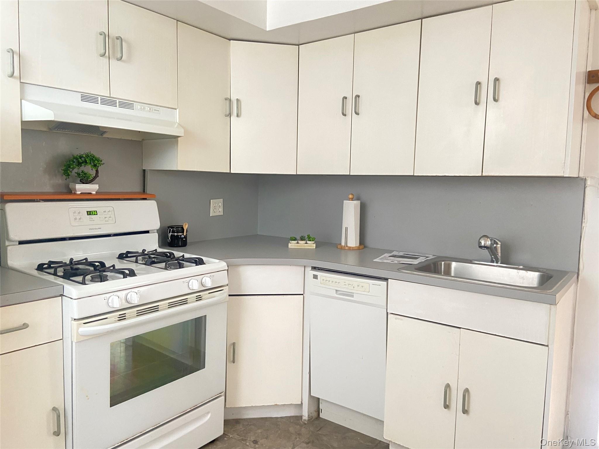 Apartment 168  Queens, NY 11432, MLS-968662-6