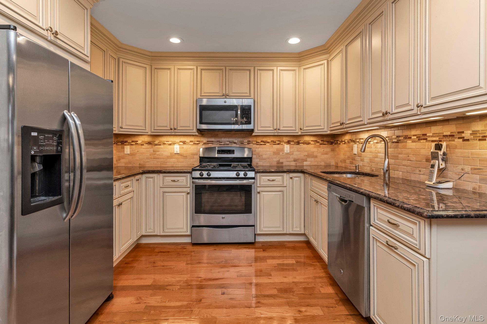 Condo Carman  Nassau County, NY 11590, MLS-968706-5