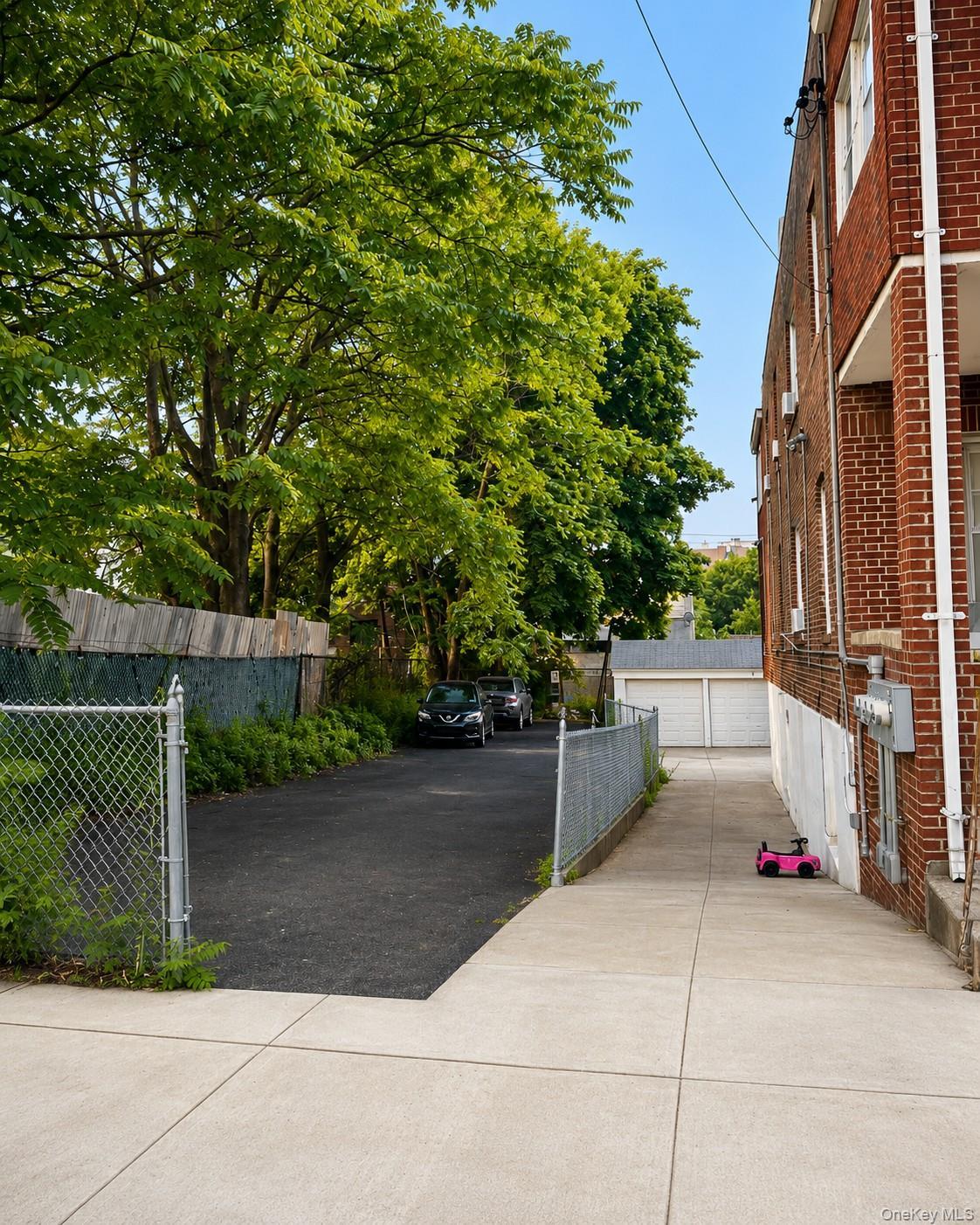 Single Family E 229th Street Bronx, NY 10466, MLS-968735-10