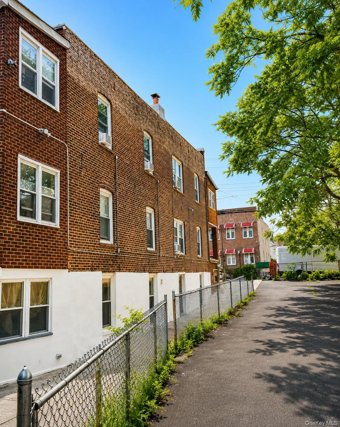 Single Family E 229th Street Bronx, NY 10466, MLS-968735-11