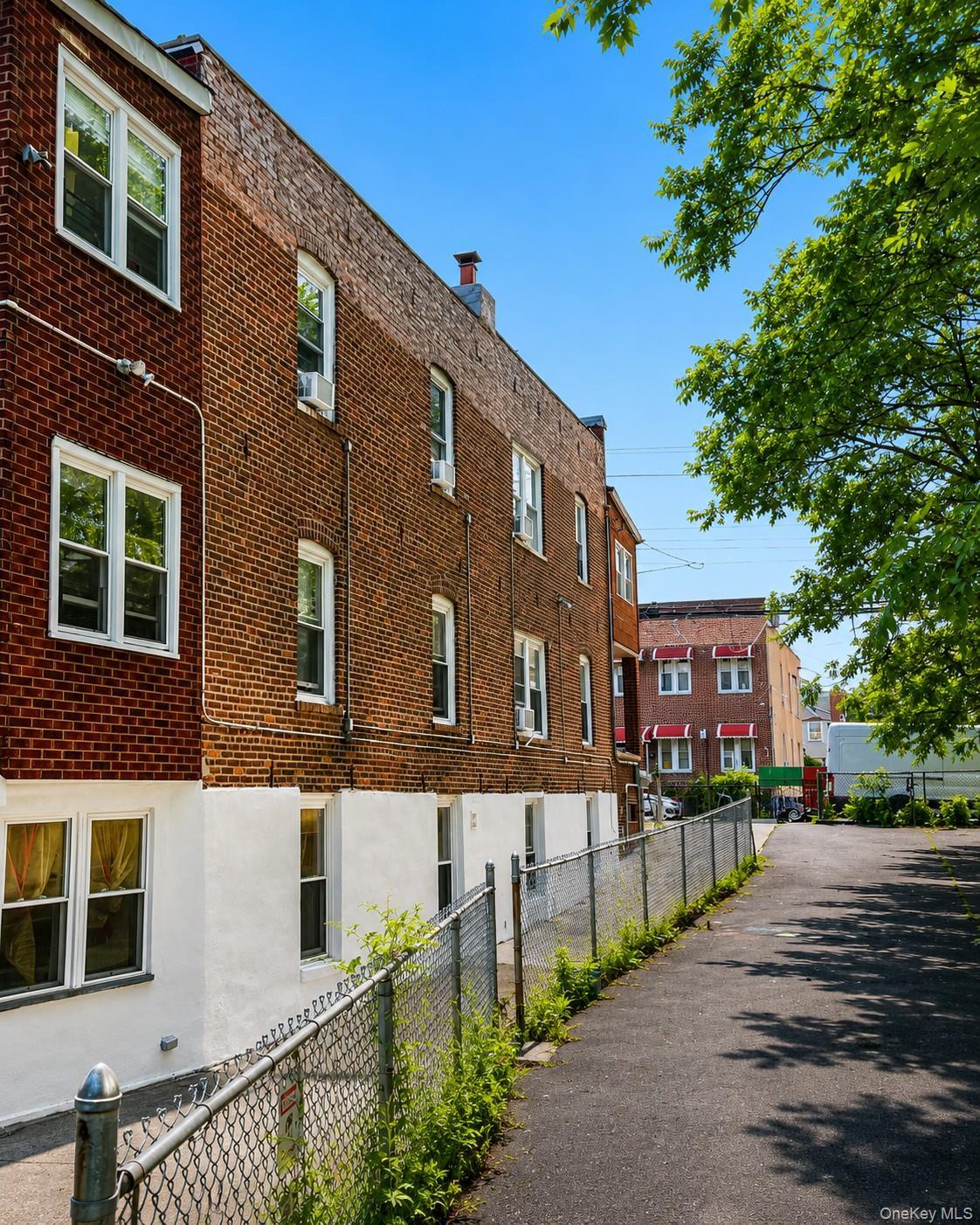 Single Family E 229th Street Bronx, NY 10466, MLS-968735-12