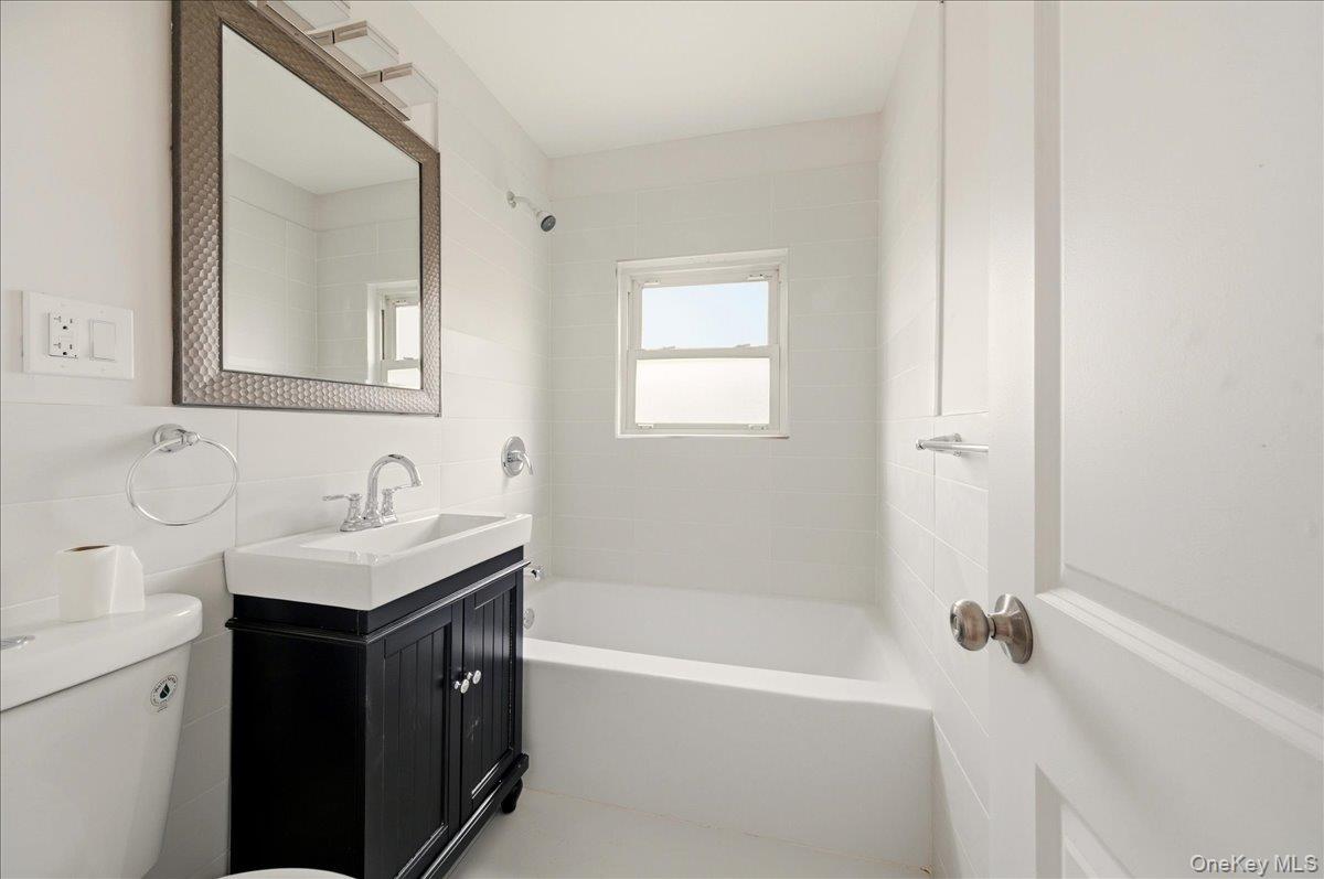 Single Family Griswold  Bronx, NY 10465, MLS-968771-14