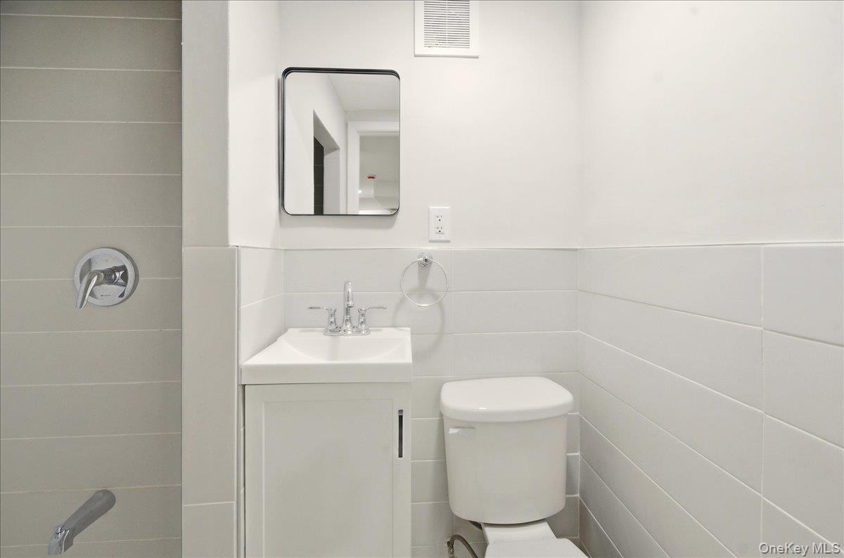 Single Family Griswold  Bronx, NY 10465, MLS-968771-21