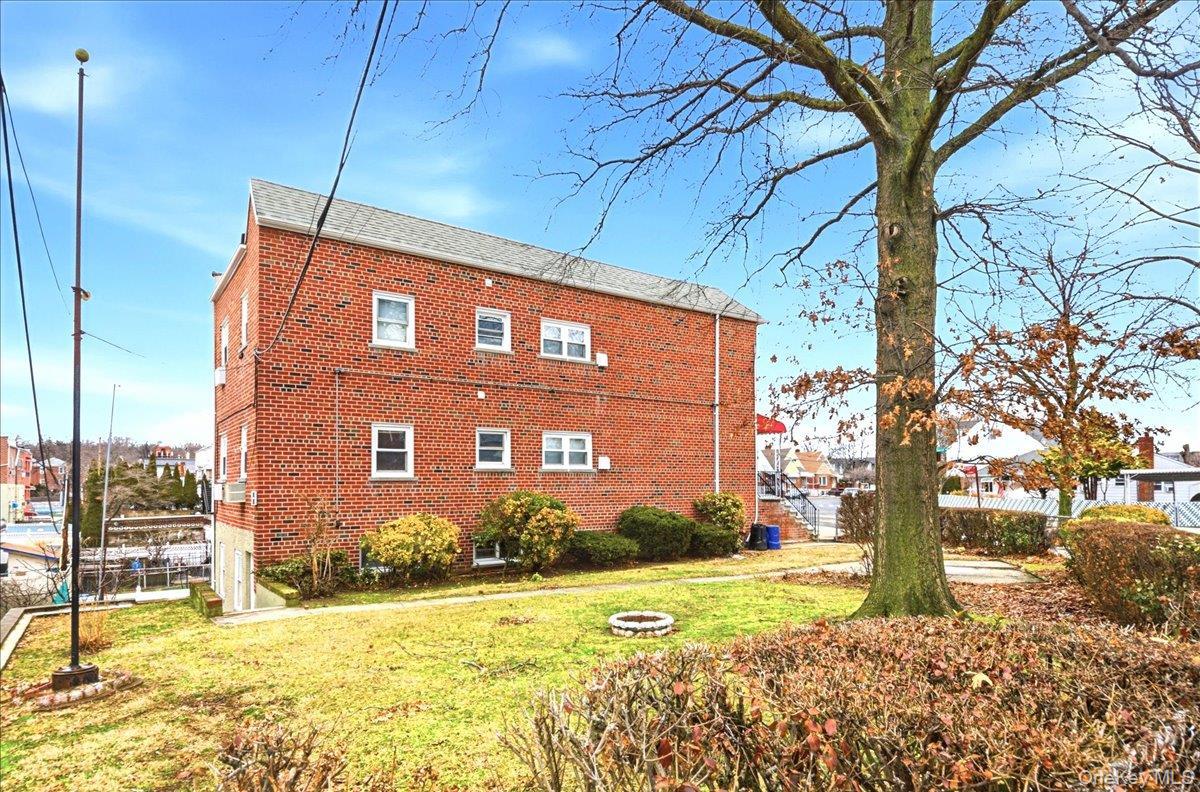 Single Family Griswold  Bronx, NY 10465, MLS-968771-23