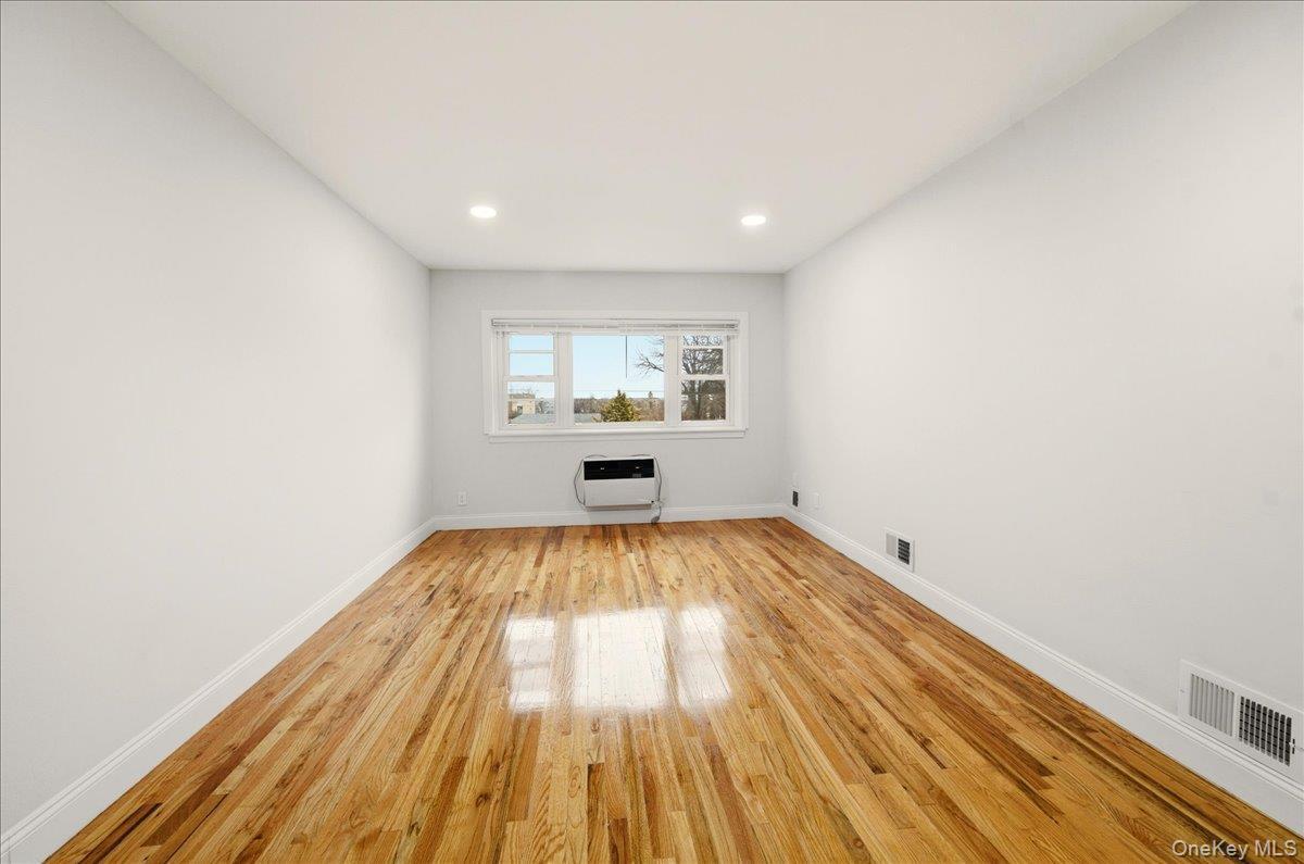 Single Family Griswold  Bronx, NY 10465, MLS-968771-8