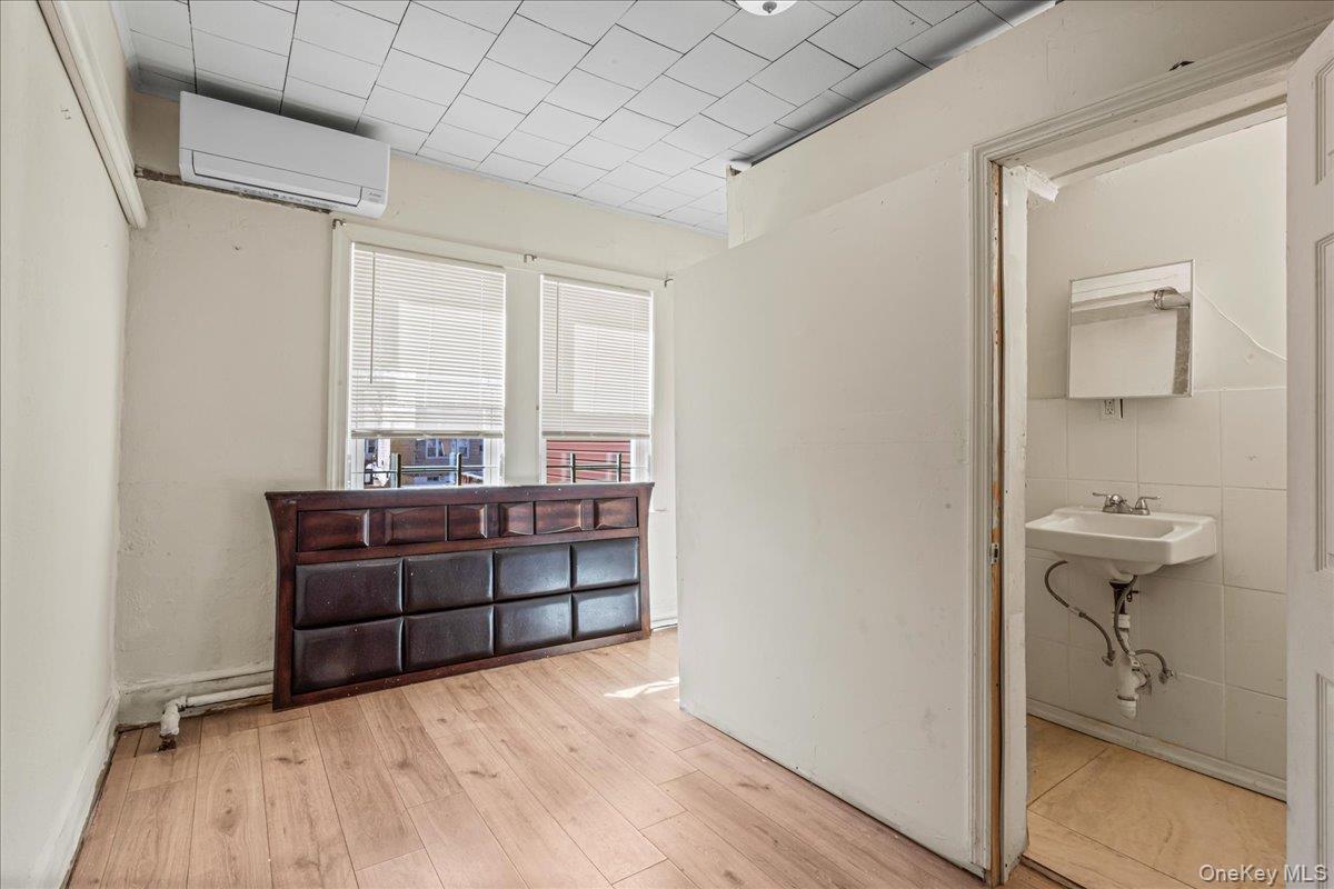 Single Family 81st  Queens, NY 11416, MLS-968827-8