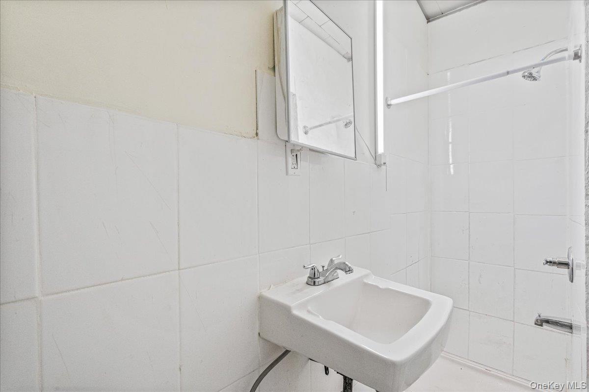 Single Family 81st  Queens, NY 11416, MLS-968827-9