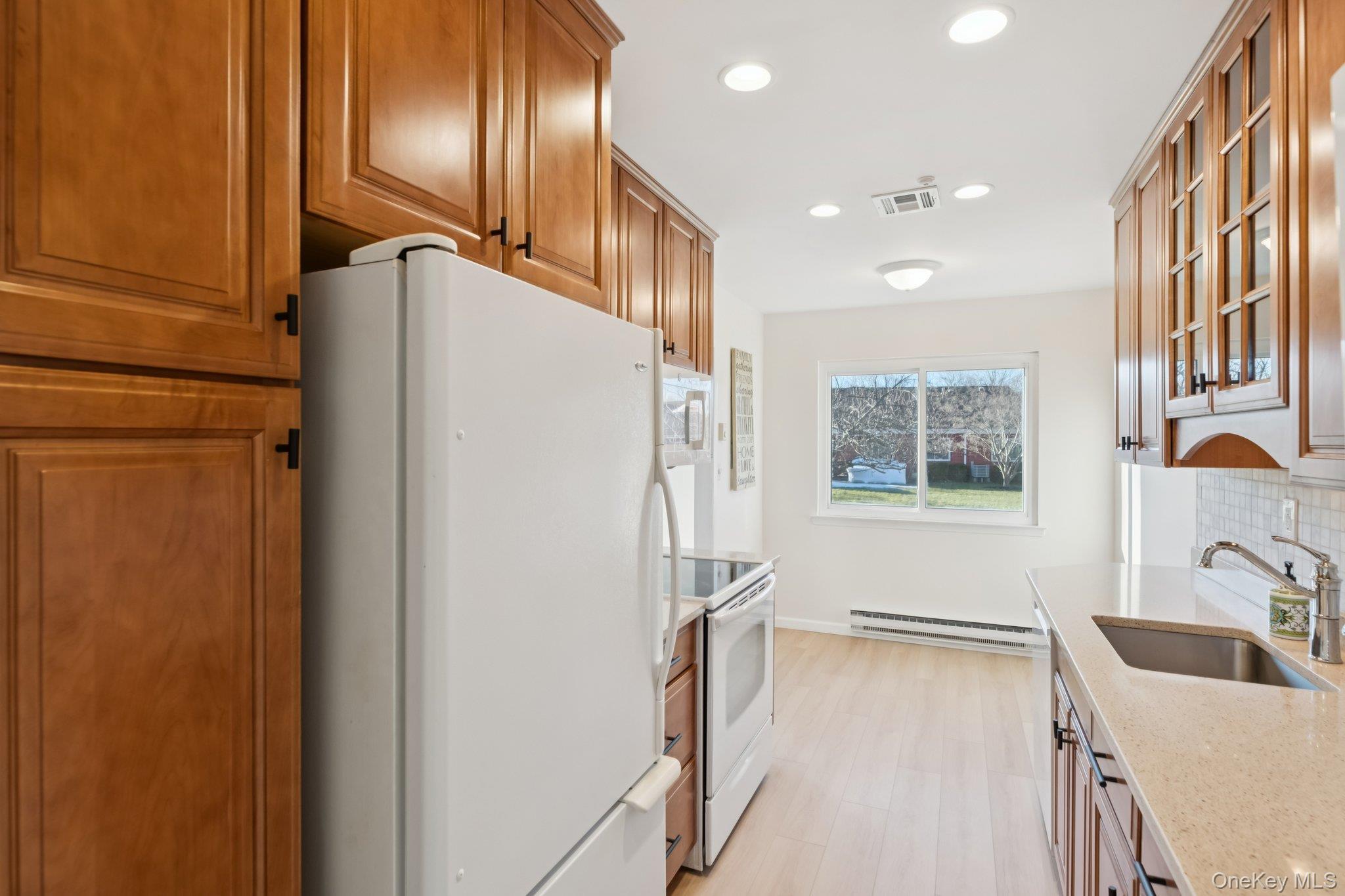 Condo Drew  Suffolk County, NY 11780, MLS-968859-13