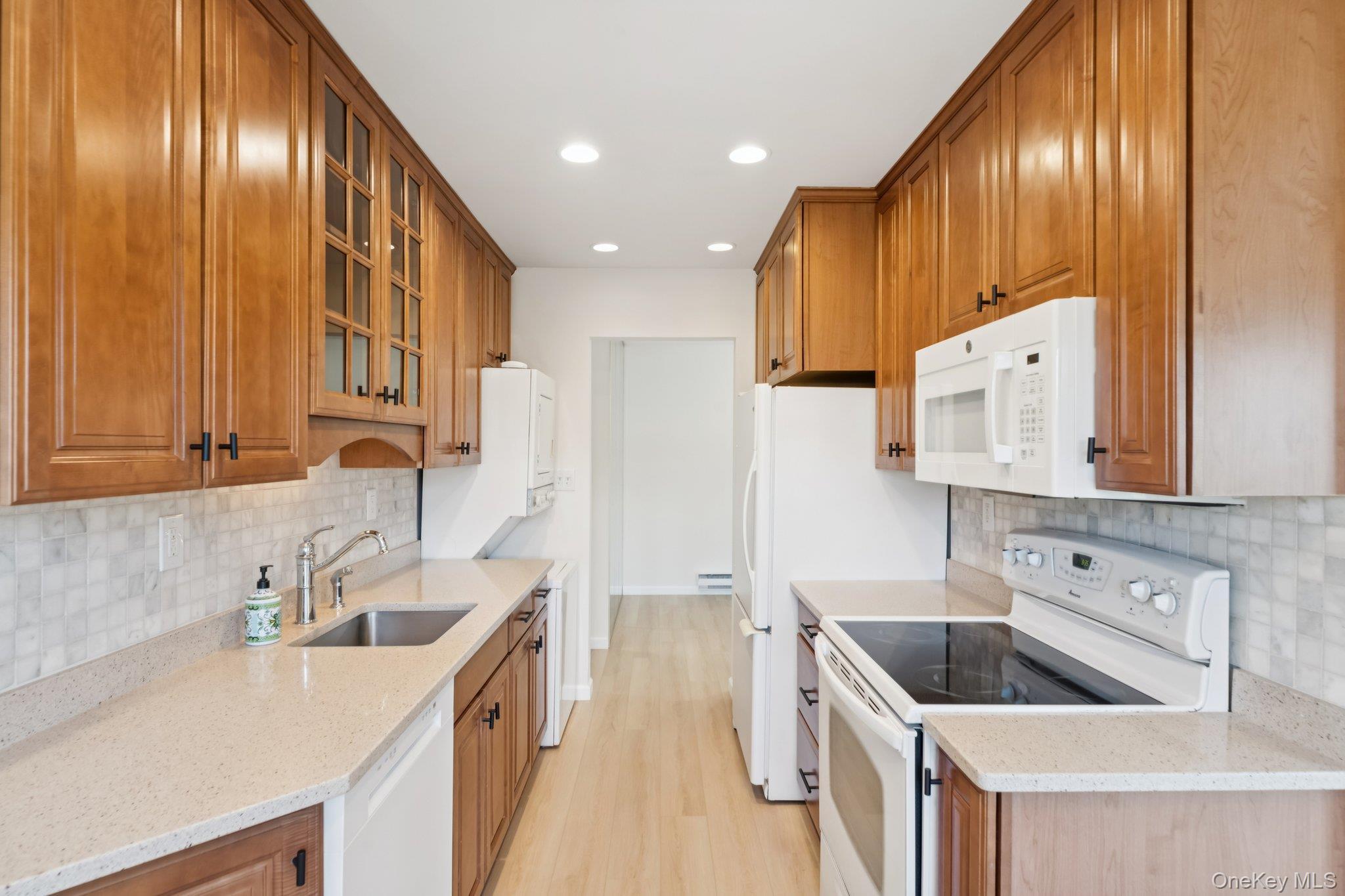 Condo Drew  Suffolk County, NY 11780, MLS-968859-14