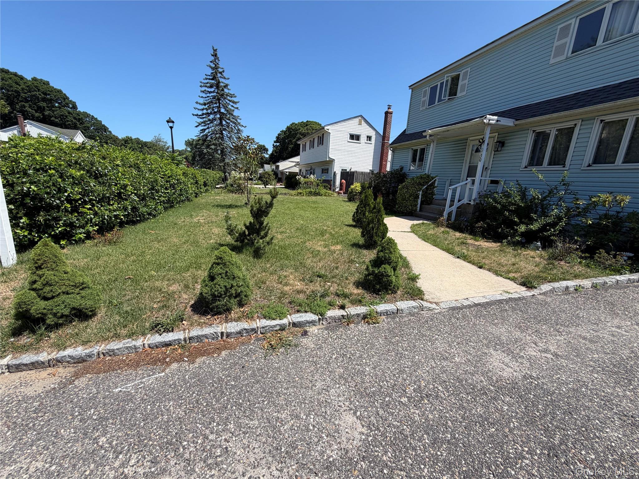 Single Family Eastwood Boulevard  Suffolk County, NY 11720, MLS-968874-23