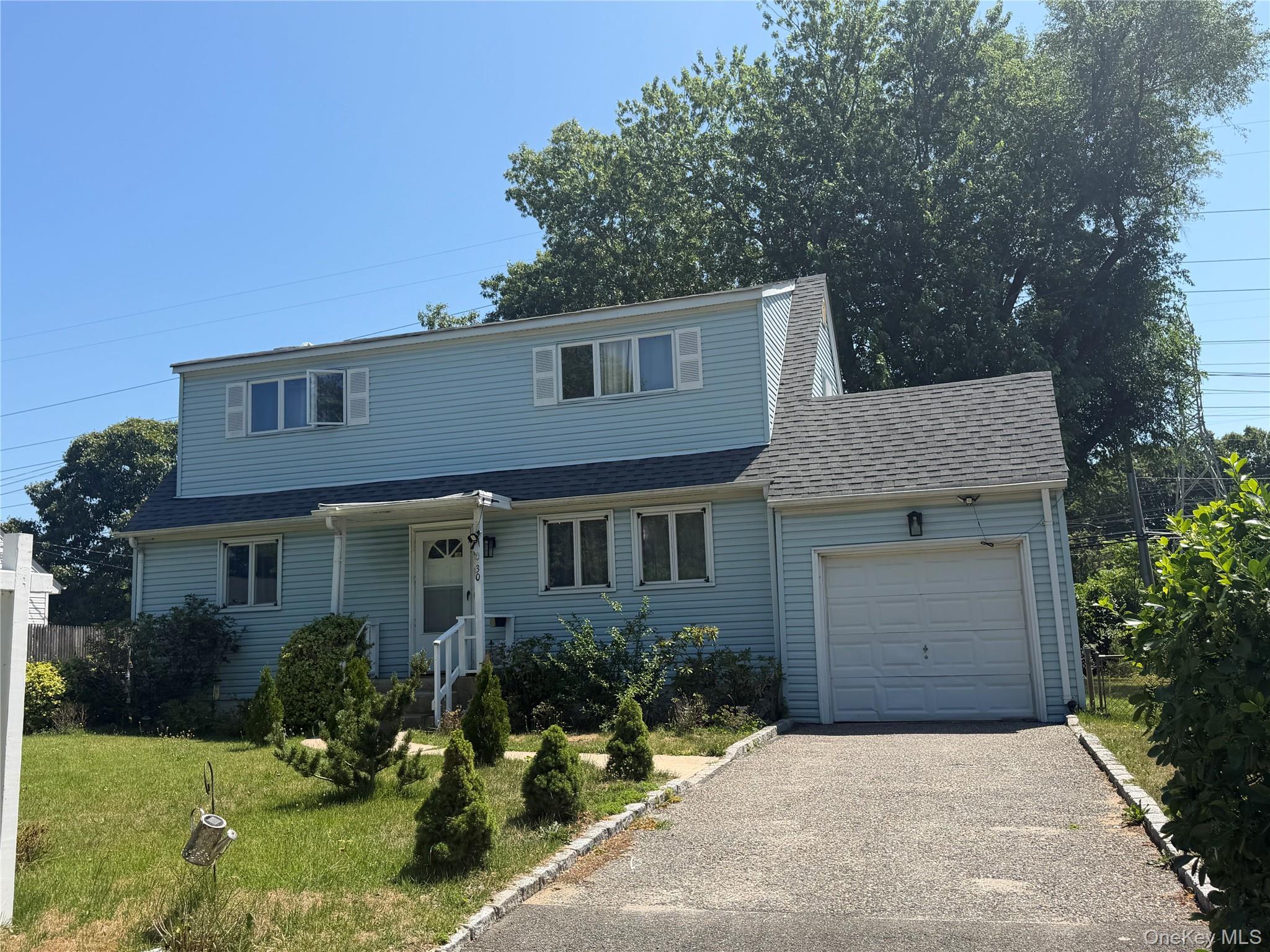 Single Family Eastwood Boulevard  Suffolk County, NY 11720, MLS-968874-27