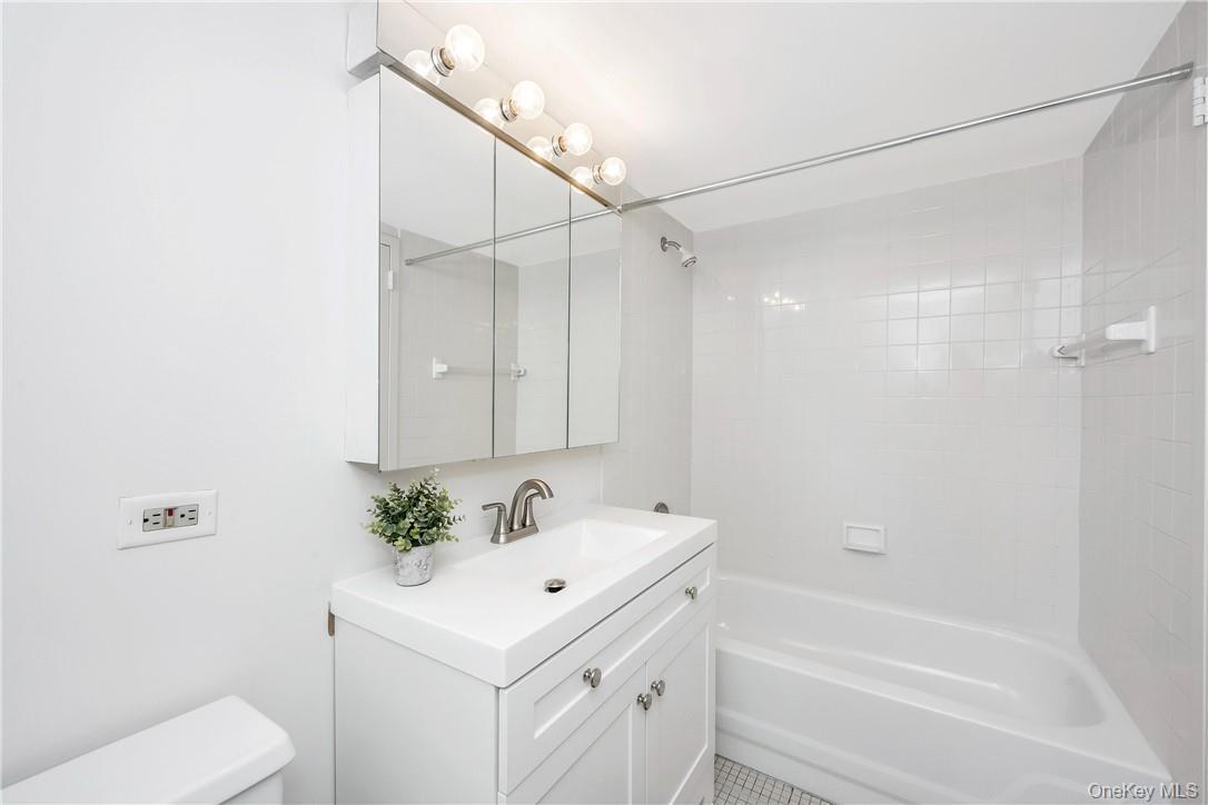 Condo Landmark Westchester County, NY 10573, MLS-968881-10