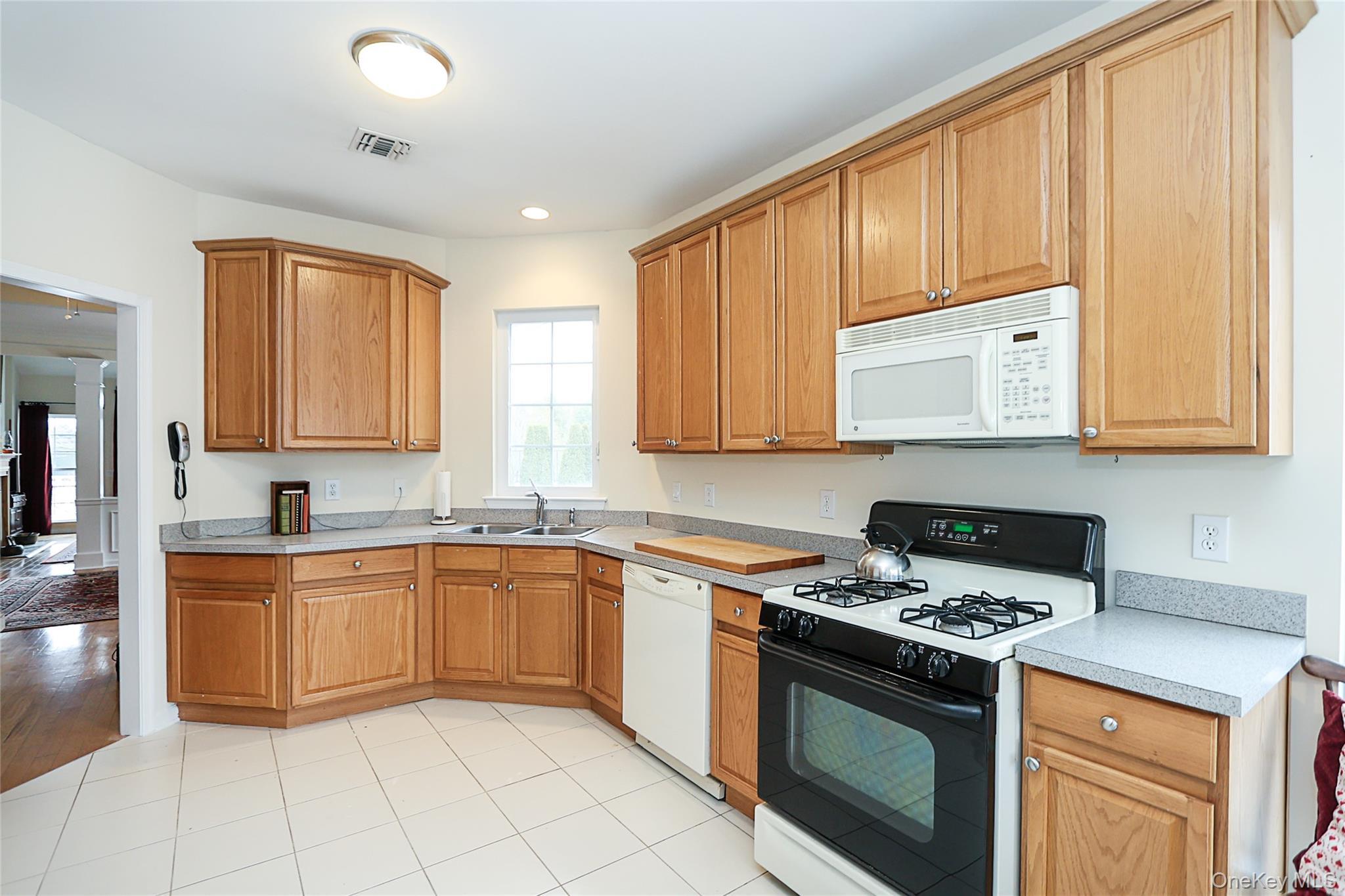 Condo Louden Suffolk County, NY 11766, MLS-968913-14