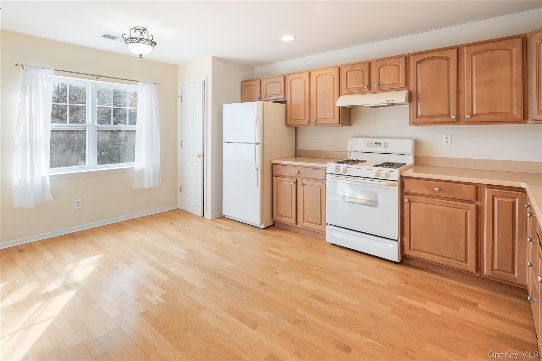 Condo Northview  Westchester County, NY 10566, MLS-968922-9