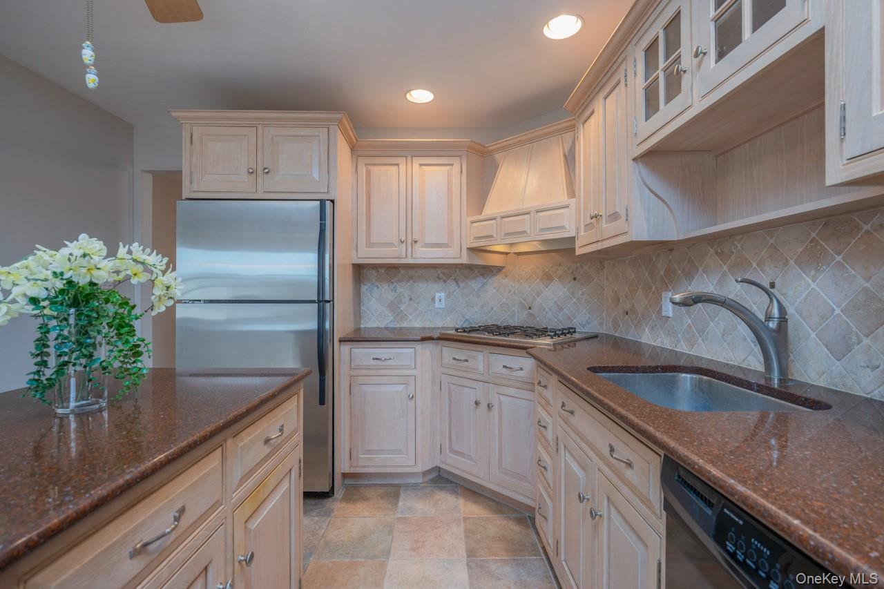 Single Family Dutch  Rockland County, NY 10994, MLS-968934-18