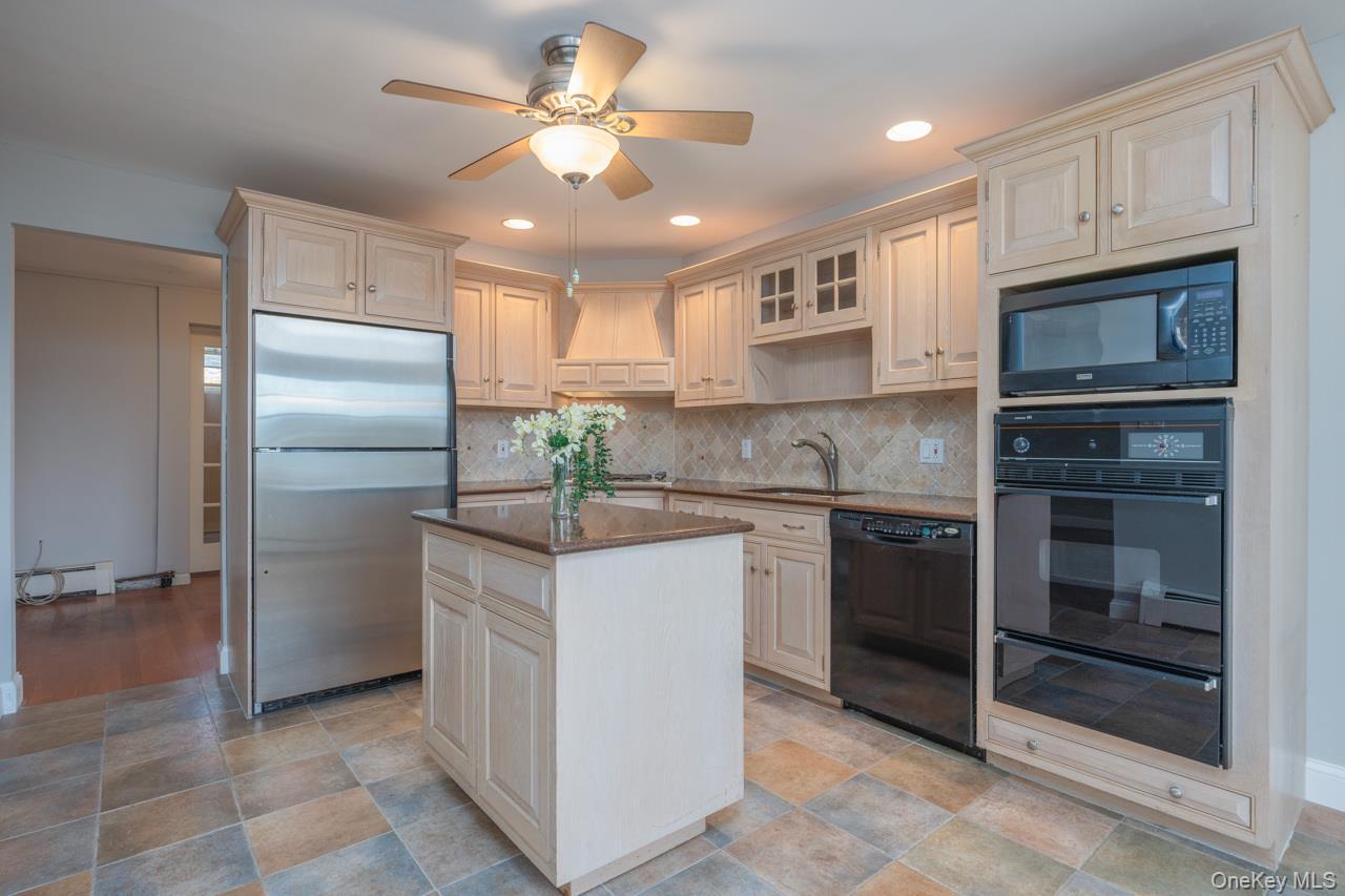 Single Family Dutch  Rockland County, NY 10994, MLS-968934-20