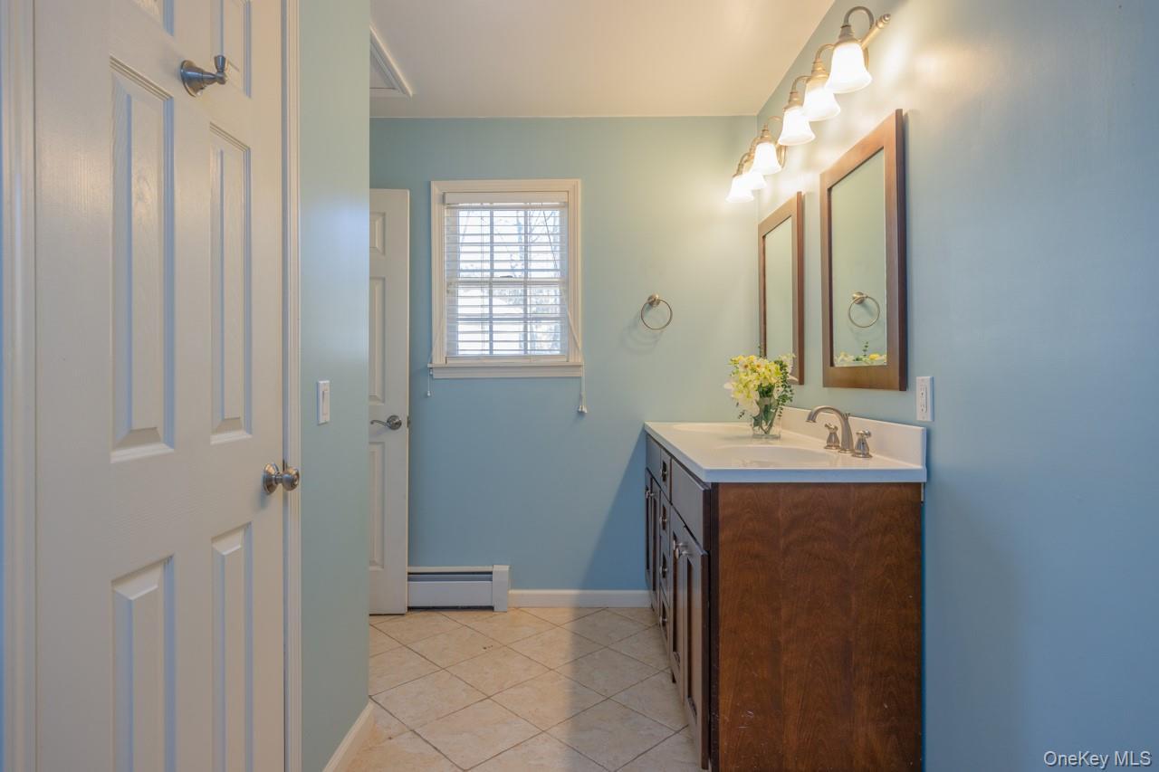 Single Family Dutch  Rockland County, NY 10994, MLS-968934-33