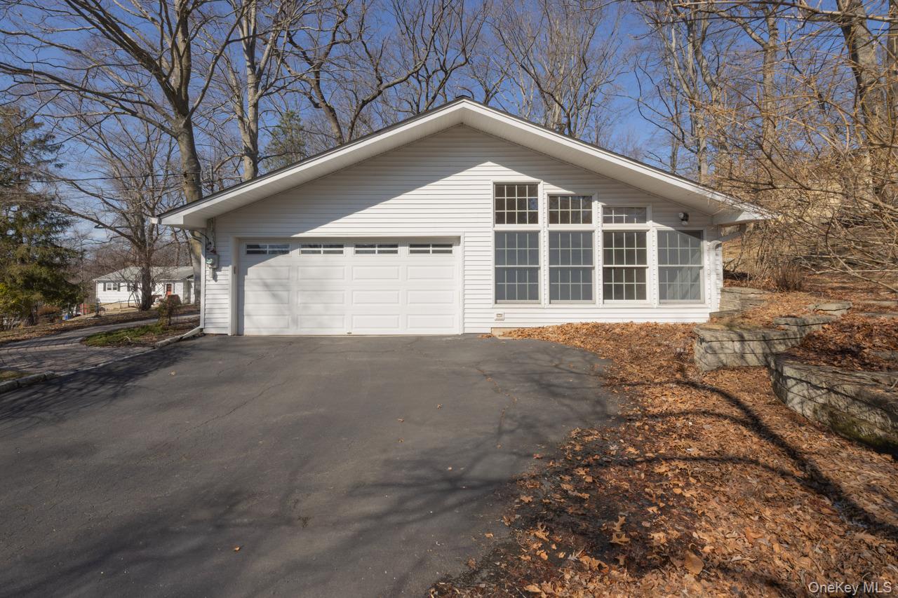 Single Family Dutch  Rockland County, NY 10994, MLS-968934-5